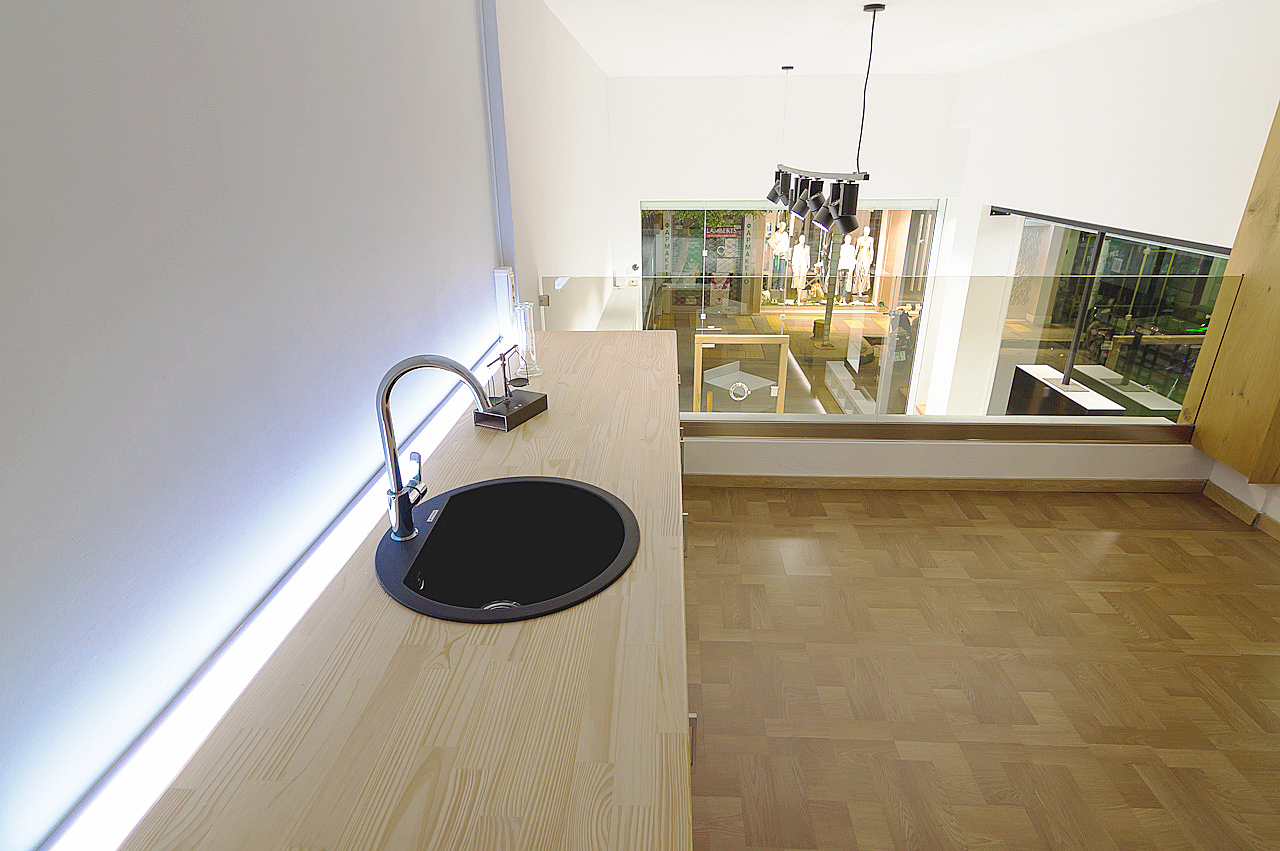 Pharmacy Toloudis 09